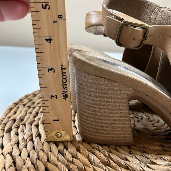 Pierre Dumas Tan Chunky Heel Slingback. Size 9. - Picture 4 of 8